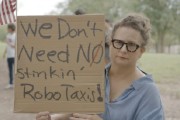 巴中特斯拉在得州奥斯汀遭遇抗议活动：反对马斯克Robotaxi计划